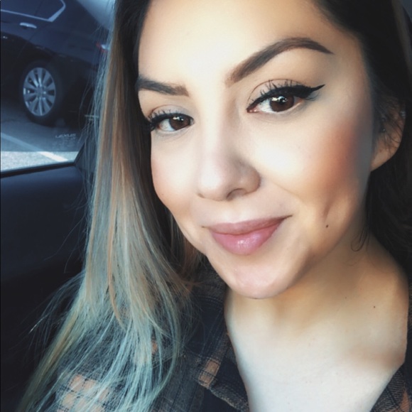 Meet your Posher, Yesenia - Picture 1 of 1